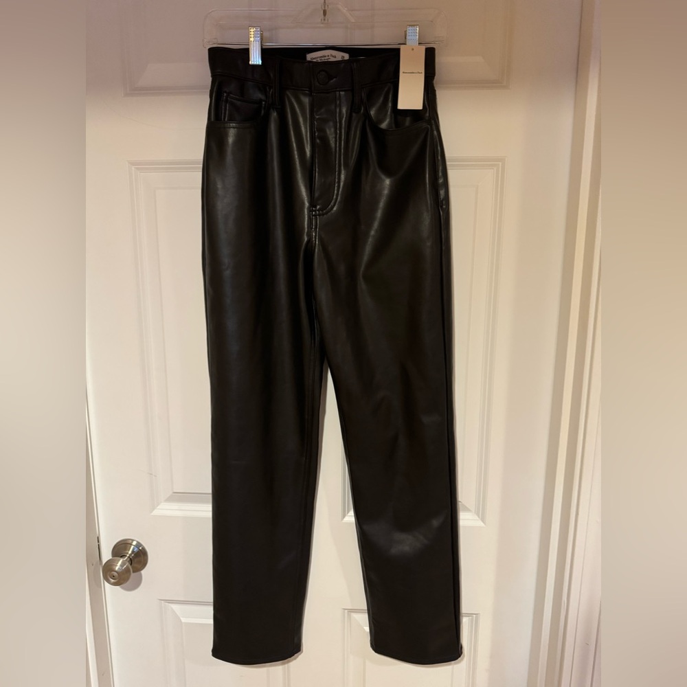 NWT Abercrombie & Fitch Vegan Leather 90s Straight Ultra High Rise 28 | 6 Short